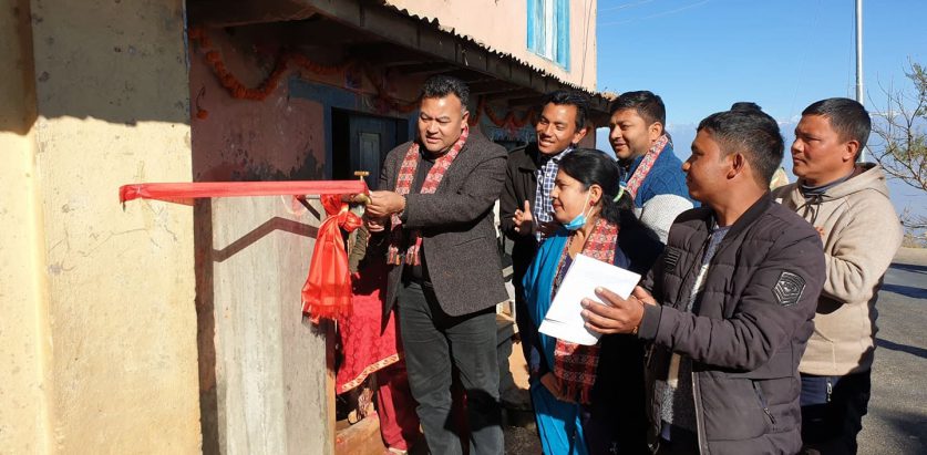 धुलिखेल ११ का करिब ५ सय घरमा पानी सहितको धारा