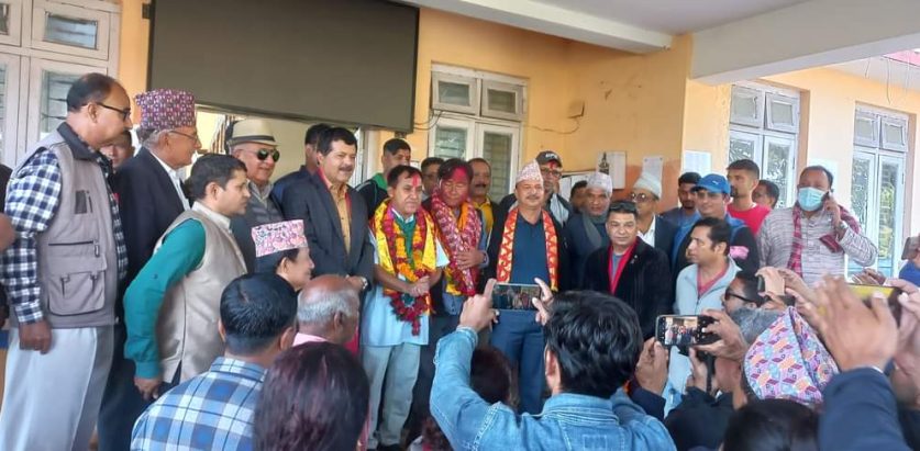 खरेल र कोइरालाद्वारा शर्मा र तामाङ्गलाई बधाई ज्ञापन