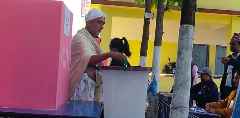 झापामा निर्वाचन भयरहित वातावरणमा सम्पन्न तर मतदातामा जागेन उत्साह (फोटोफिचर)