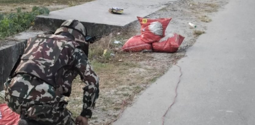 भद्रपुरमा फेला परेको दुई वटा शङ्कास्पद वस्तु सेनाद्वारा निष्क्रिय