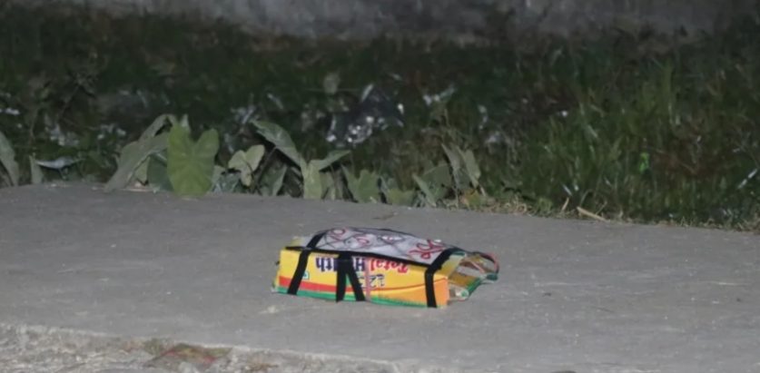 झापामा खतरा लेखेकाे काटुन भित्र बम जस्तो देखिने बस्तु फेला