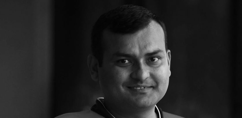 पत्रकार सरोजराज अधिकारी झुन्डिएको अवस्थामा मृत भेटिए