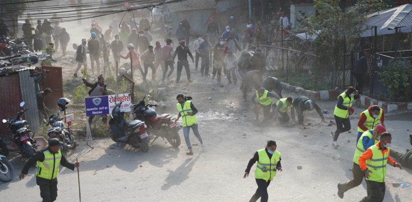 थापाथलीका सुकुम्बासी र महानगर कर्मचारीबीच झडप