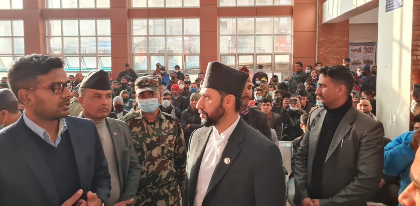 राहदानी विभागको निरीक्षणमा पुगे गृहमन्त्री लामिछाने