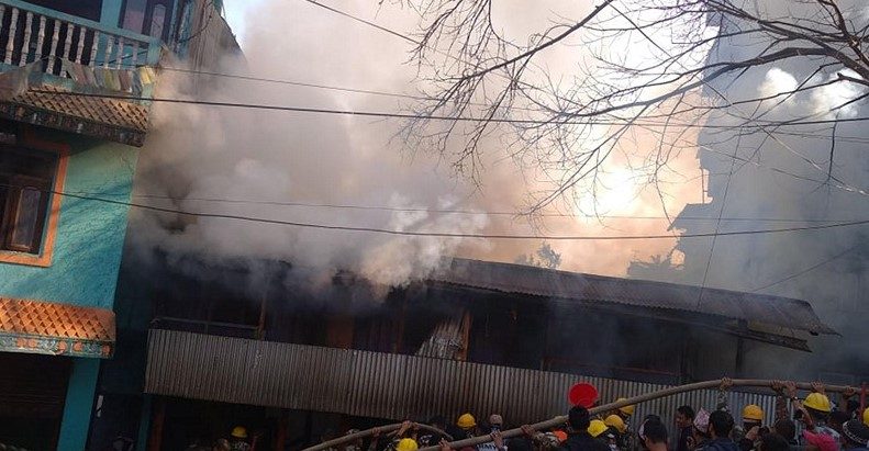 ताप्लेजुङमा आगलागी, तीन घर जलेर नष्ट