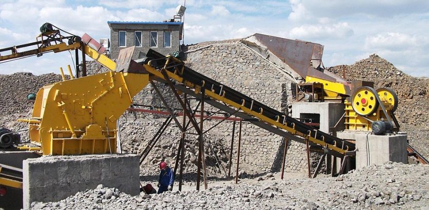 अवैध रूपमा सञ्चालित ७३७ क्रसर र बालुवा प्रशोधन उद्योग बन्द