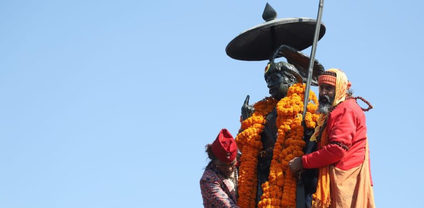 पृथ्वीनारायण शाहको शालिकमा माल्यार्पण