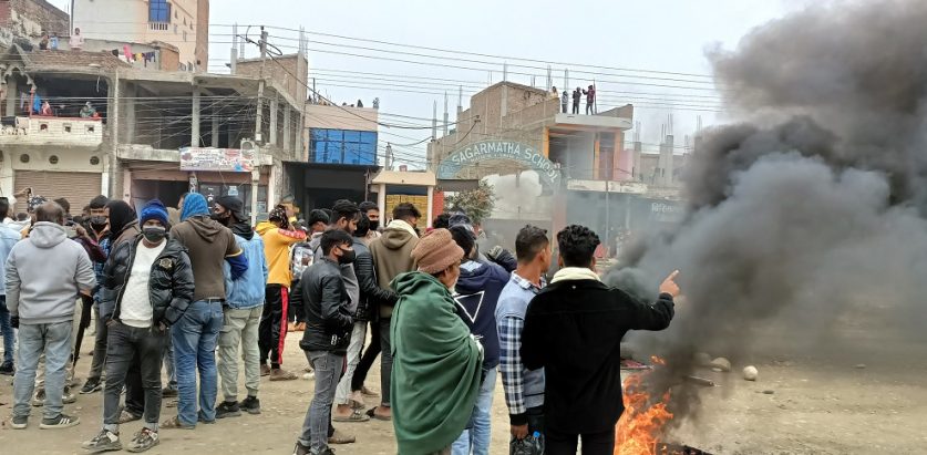 सिरहा अपडेट : डीएसपी वलीसहित आठ प्रहरी घाइते