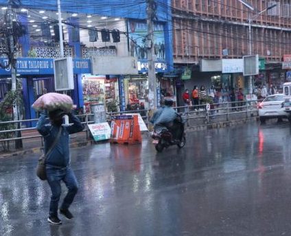 काठमाडौंमा भारी वर्षा भएसँगै सर्वसाधारणलाई असहज