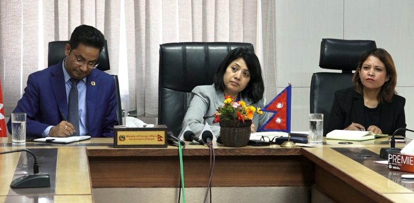 कसैलाई झ्याल र कसैलाई ढोकाबाट सूचना दिँदैनौं: परराष्ट्रमन्त्री पौड्याल