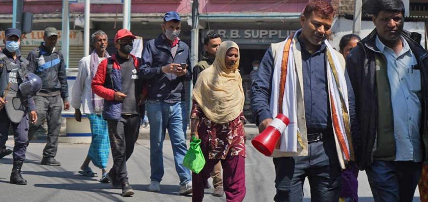 धर्ना त्याग्नु भन्ने गृह सचिवलाई मिटर ब्याज पीडितले भने : प्रधानमन्त्रीसँग भेटाउनुहोस्