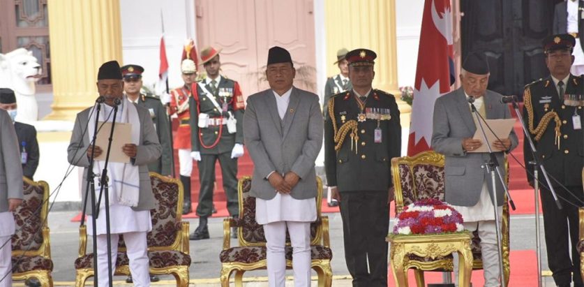 उपराष्ट्रपति यादवले लिए शपथ