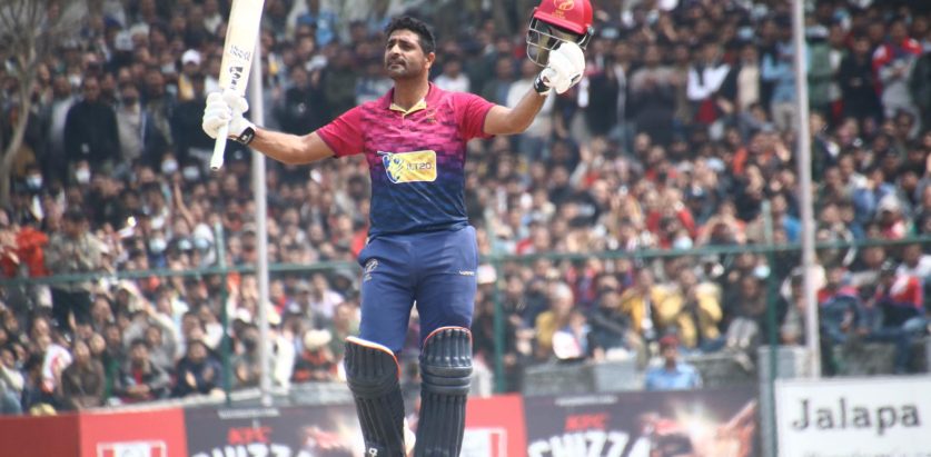 खानको छक्का वर्षा, ४१ बलमै बनाए कीर्तिमानी शतक