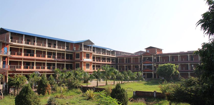 चितवनमा स्ववियुको निर्वाचन अवरोध गर्न लगाइएका ताला प्रहरीले फुटायो