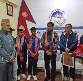 करण केसी र यु-१९ का ३ क्रिकेटरलाई भूपू खेलाडीको सम्मान