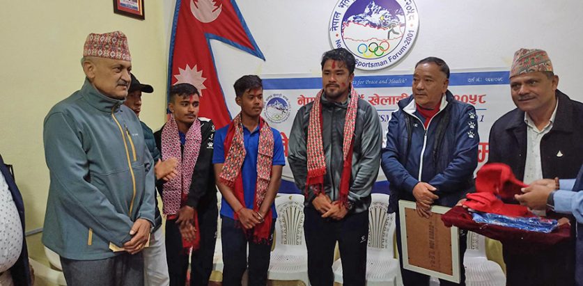 करण केसी र यु-१९ का ३ क्रिकेटरलाई भूपू खेलाडीको सम्मान