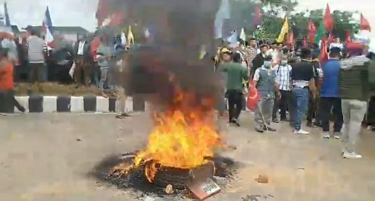 विराटनगरमा पहिचानवादीको प्रदर्शन : निषेधित क्षेत्रमै मुख्यमन्त्रीको पुत्ला दहन