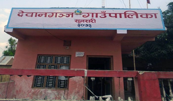 देवनागञ्जका प्रमुख प्रशासयिक अधिकृत पौडेलले कमिसनमा लाखौको कार्यक्रम दिएको आरोप, अधिकृत माथि छानविनको माग