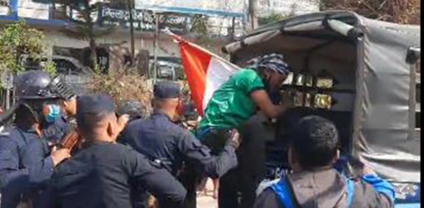 झापामा ’कोशी’नाम विरूद्ध आन्दोलन: दुई दर्जन बन्दकर्ता प्रहरी नियन्त्रणमा