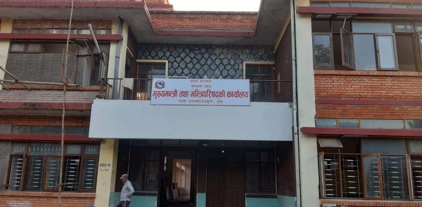 माओवादीका मन्त्रीले दिए राजीनामा, कांग्रेसका चौधरीलाई मुख्यमन्त्री बनाउन ५४ जनाको हस्ताक्षर