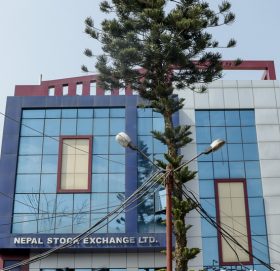 नेप्से घेर्न गएका लगानीकर्ता पक्राउ