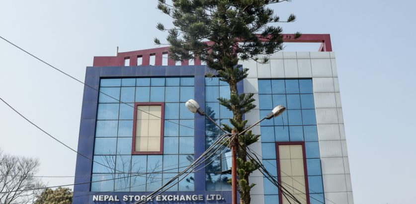 नेप्से घेर्न गएका लगानीकर्ता पक्राउ