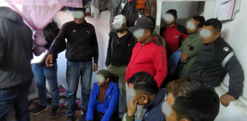 मझेरी क्याफेबाट १६ जना जुवातास खेलेको आरोपमा पक्राउ