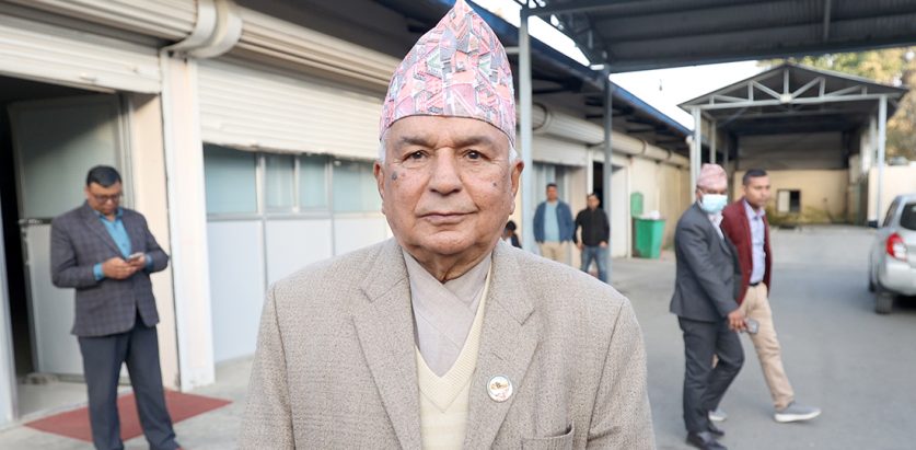 स्वास्थ्य परीक्षणका लागि राष्ट्रपति पौडेल टिचिङमा