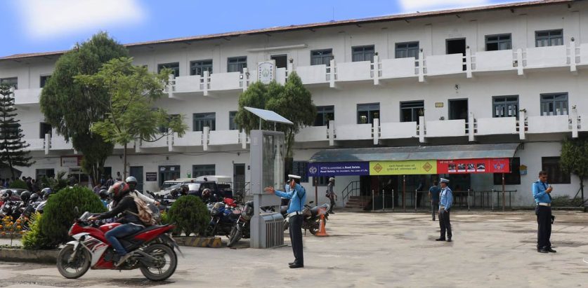 १२ जना स्कुल बसका चालकलाई ट्राफिक प्रहरीले गर्यो कारबाही