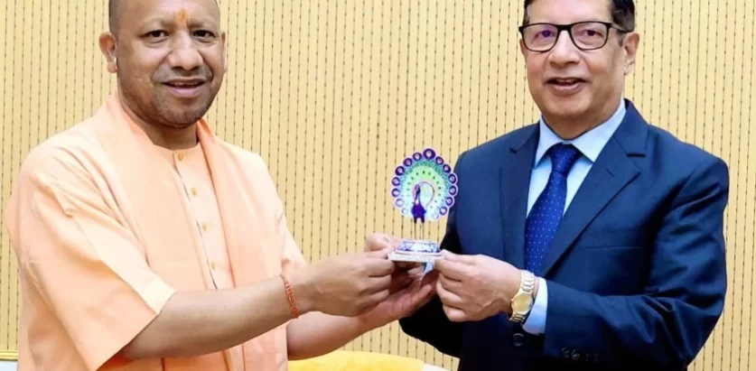उत्तर प्रदेशका मुख्यमन्त्री योगी र राजदूत शर्माबीच भेटघाट