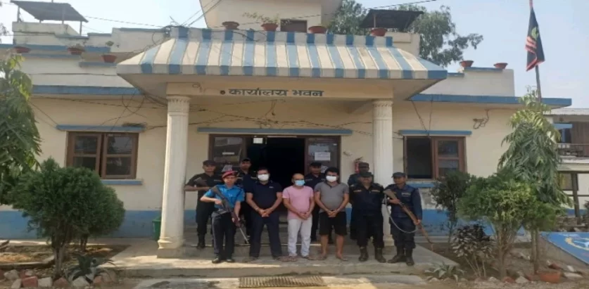 बैंकको रकम लुटपाट गरेको आरोपमा तीन पक्राउ