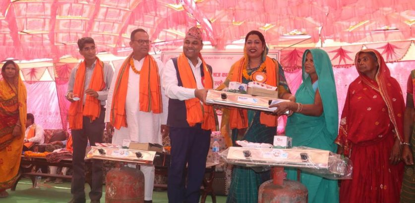 कौडेना बासीलाई निःशुल्क ग्यास चुल्हो