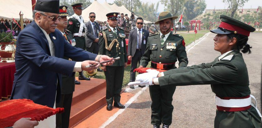 प्रधानमन्त्री प्रचण्डद्वारा नेपाली सेनाको कवाज अवलोकन