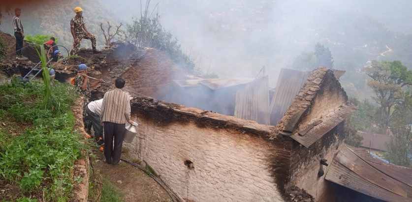 आगलागीबाट दुई घर र चार गोठ जलेर नष्ट