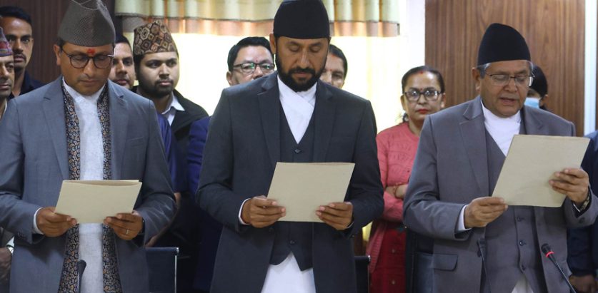 उपेन्द्र यादव उपस्थित भएनन्, रवि र स्वर्णिम वाग्लेले लिए शपथ