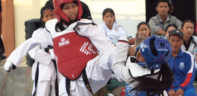 स्वर्ण टीकाराम र सोनुको हातमा