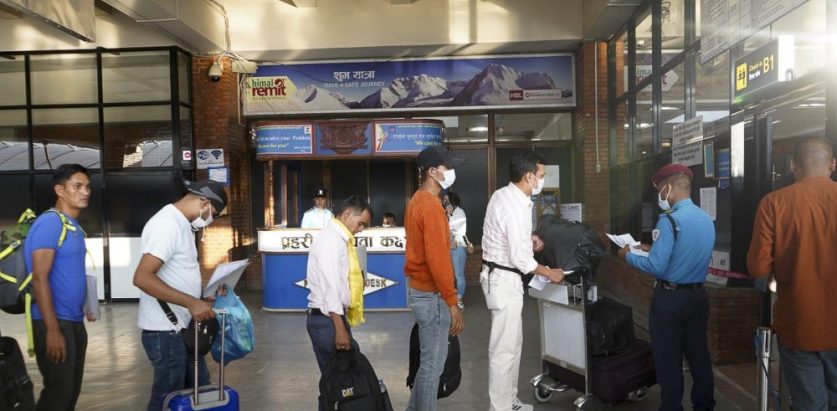 औसत बर्सेनि ३ लाख ५० हजार युवा विदेश जान बाध्य