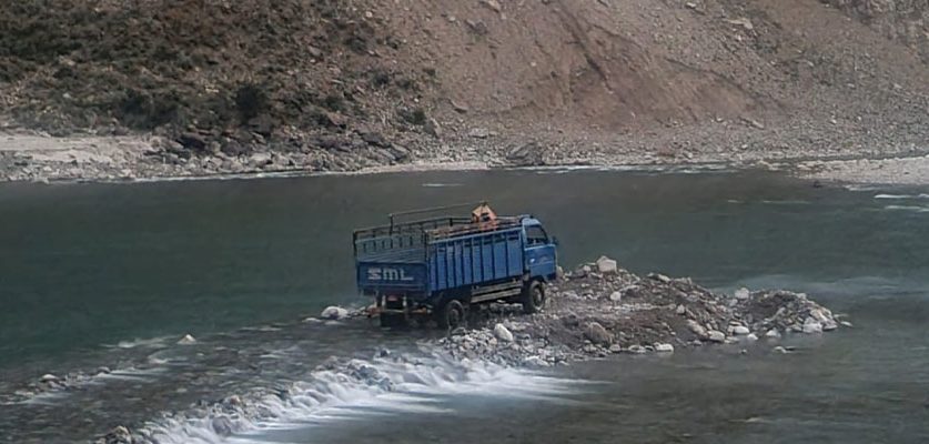 सडक पहुँचबाट आधा गाउँपालिकानै टाढा