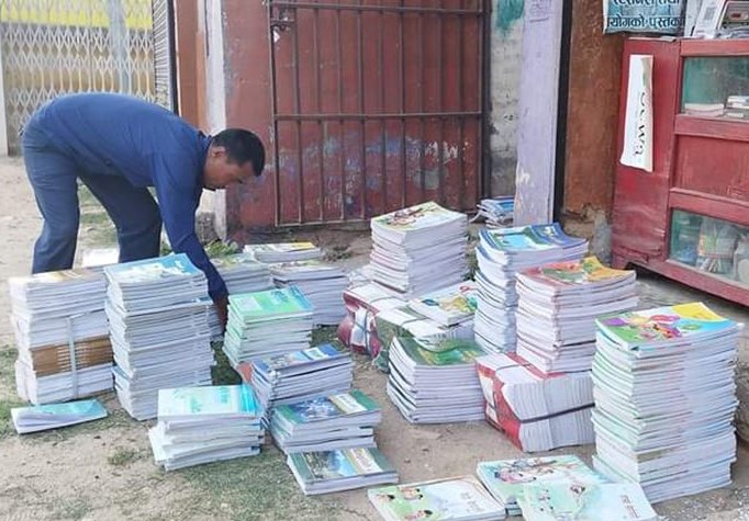 शैक्षिकसत्र सुरू नहुँदै सुदूरका पहाडि जिल्लामा पुगे पाठ्यपुस्तक