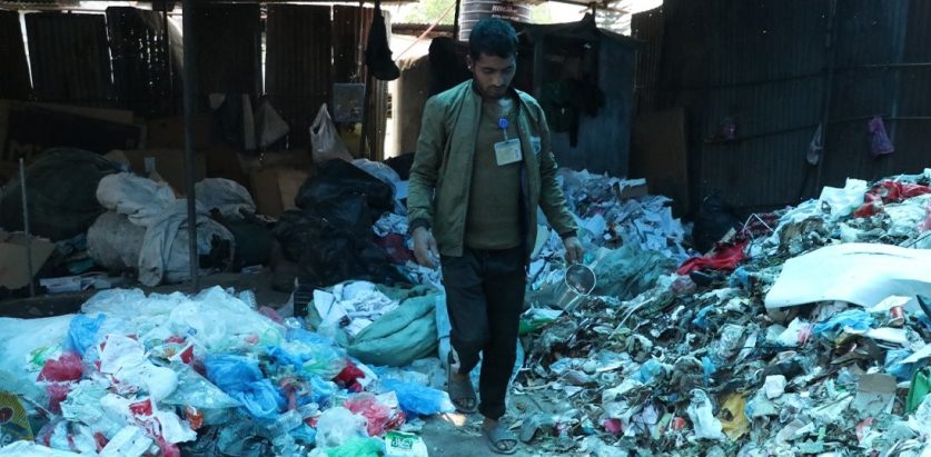 सिंहदरबारको फोहोर १२ दिनदेखि उठेको छैन