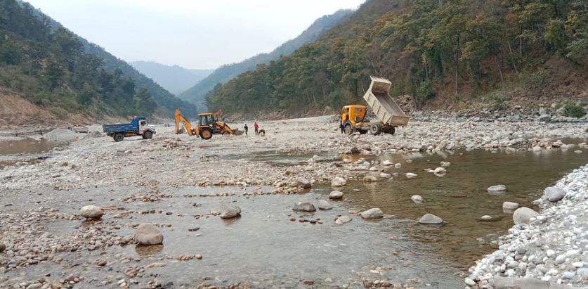 मेसिन प्रयोग गरी नदीजन्य पदार्थ उत्खनन गर्न अनुमति दिए कारबाही हुने