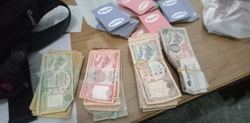 जुवातास खेलिरहेको अवस्थामा आठजना पक्राउ परेका
