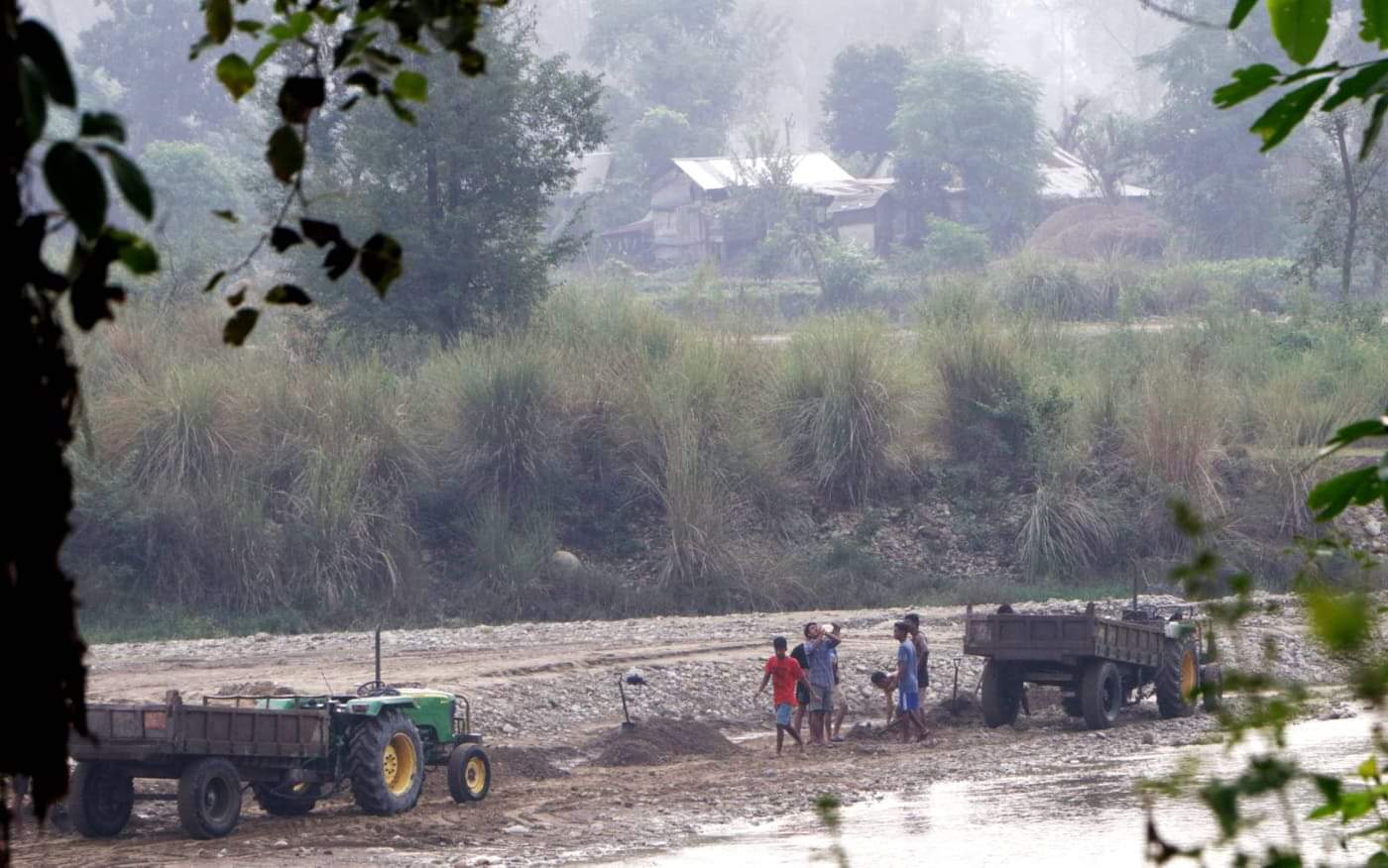 तुरिया नदीमा अवैध उत्खनन हुने क्रम बढ्यो, स्थानीय सरकार मौन