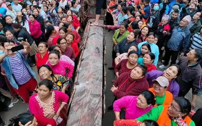 महिलाहरुले ताने रातो मच्छिन्द्रनाथ