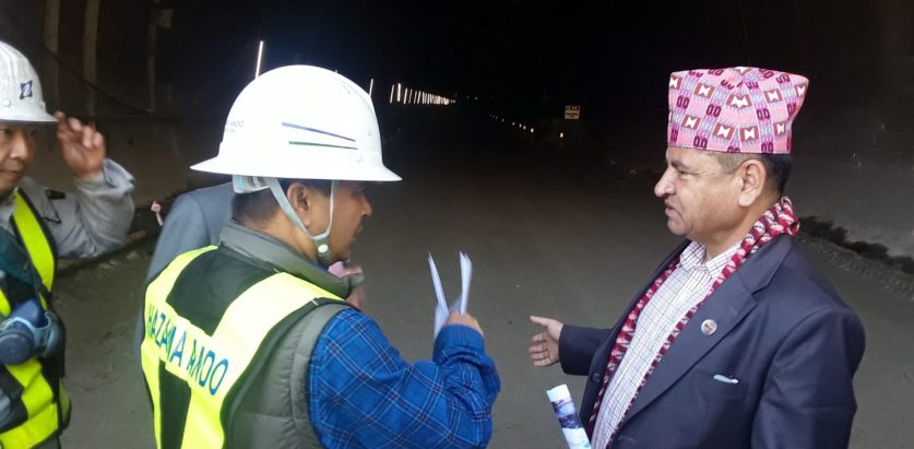 मन्त्री ज्वाला र विश्व बैंकका अधिकारीको टोली नागढुङ्गा सुरुङमार्गमा