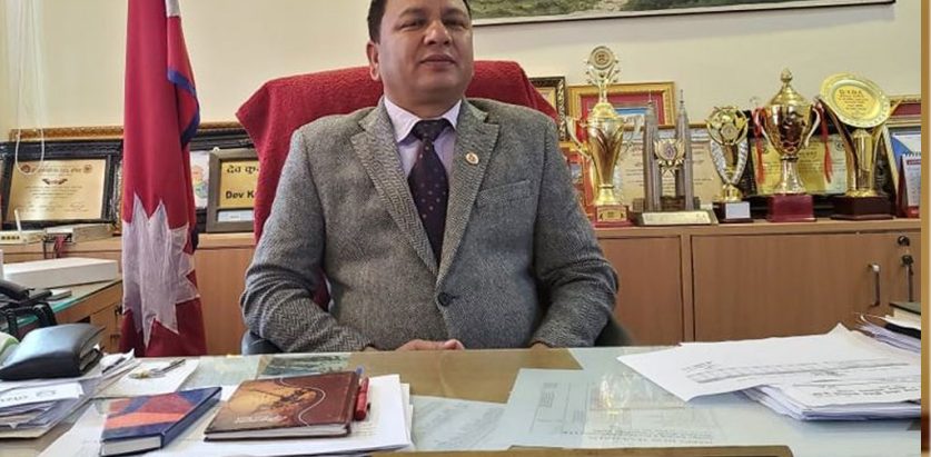 फरार मेयरलाई यात्रा अनुमतिमा रोक