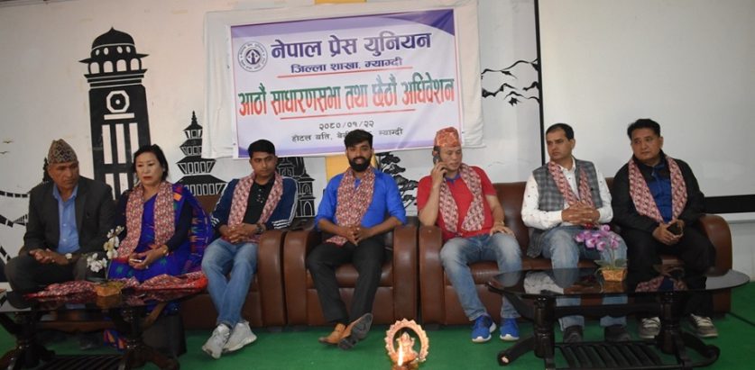 संसद् छल्दै प्रदेश सभा सदस्य