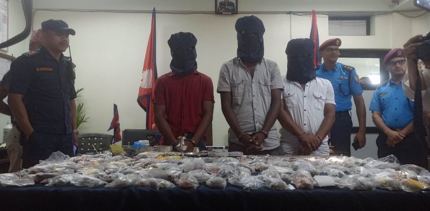 ३६ केजी चाँदी र आठ ग्राम सुन बरामद