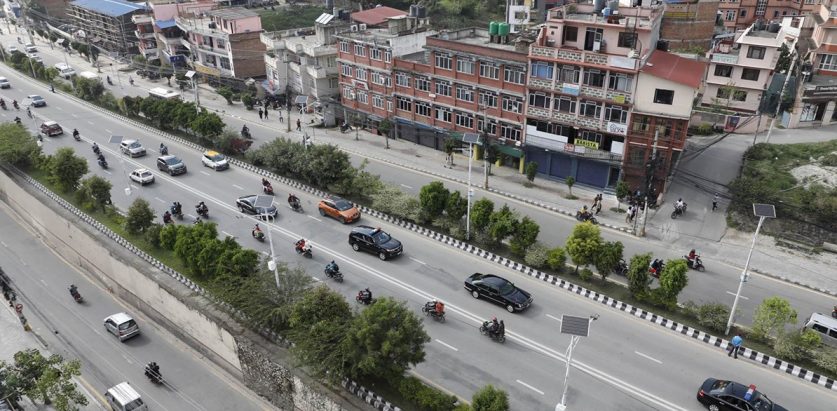 शितल निवासदेखि नै खाली हुने सडक आज भरिभराउ