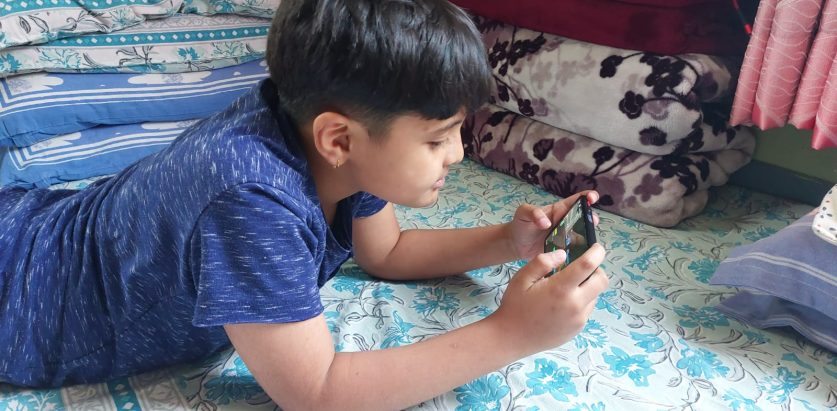 बच्चाहरुलाई अधिकतम कति समयसम्म मोबाइलको स्क्रिनमा हेर्न दिने